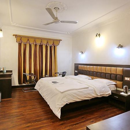 Hotel Ibni Kabeer Srīnagar Buitenkant foto