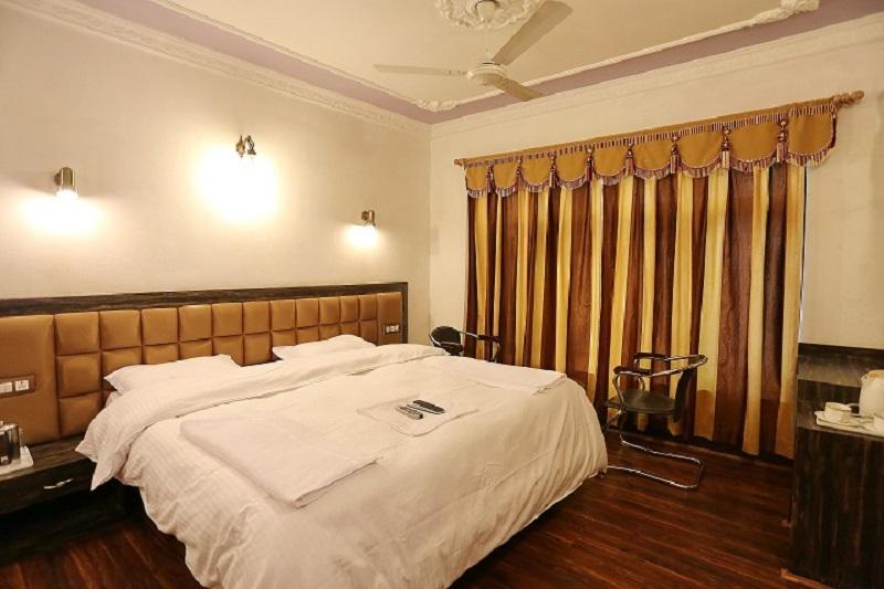 Hotel Ibni Kabeer Srīnagar Buitenkant foto