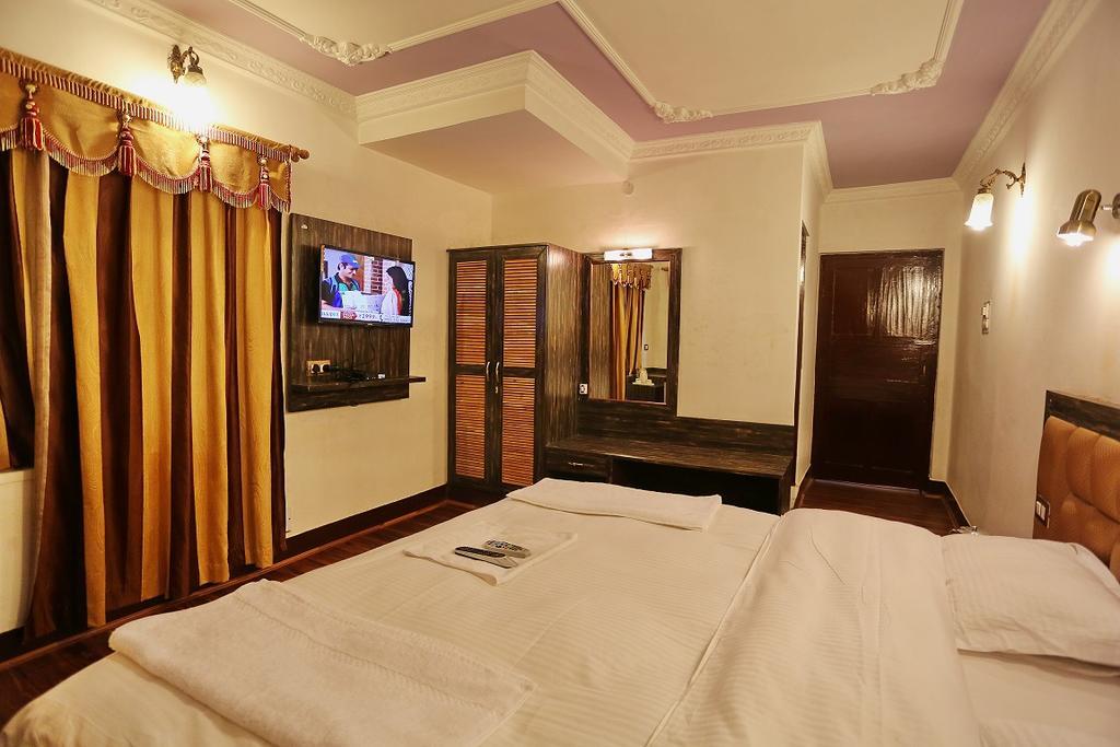 Hotel Ibni Kabeer Srīnagar Buitenkant foto