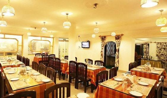 Hotel Ibni Kabeer Srīnagar Buitenkant foto