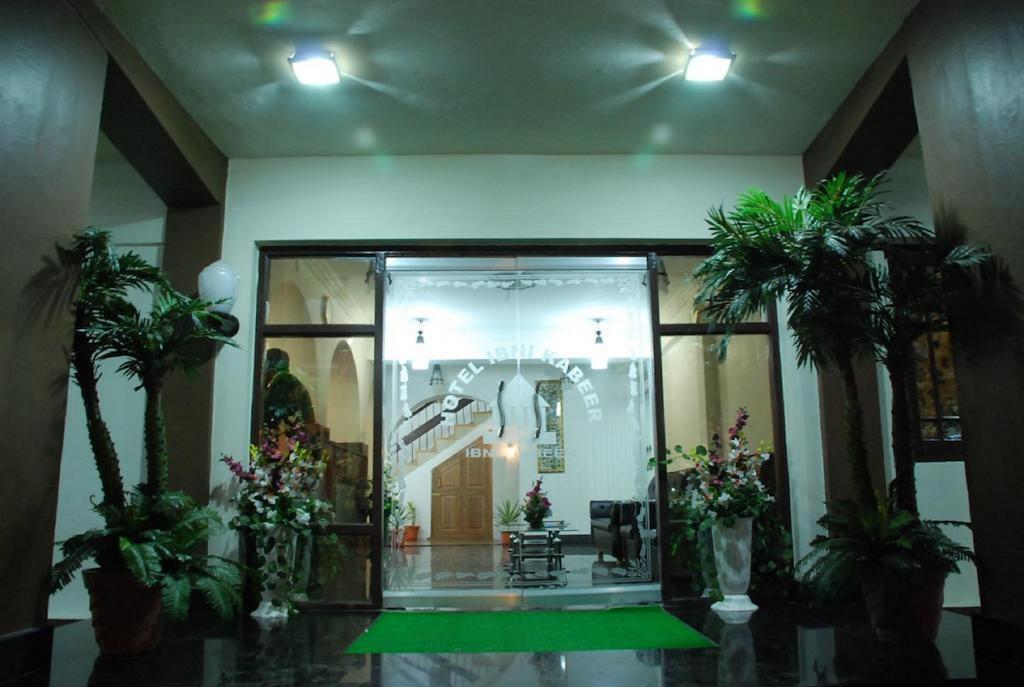 Hotel Ibni Kabeer Srīnagar Buitenkant foto
