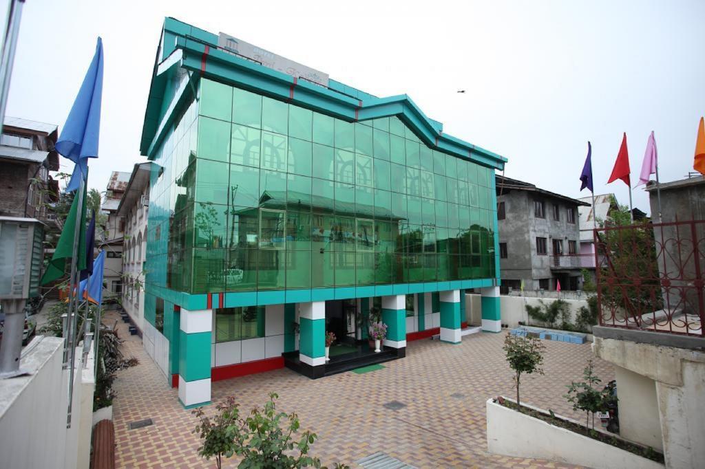 Hotel Ibni Kabeer Srīnagar Buitenkant foto