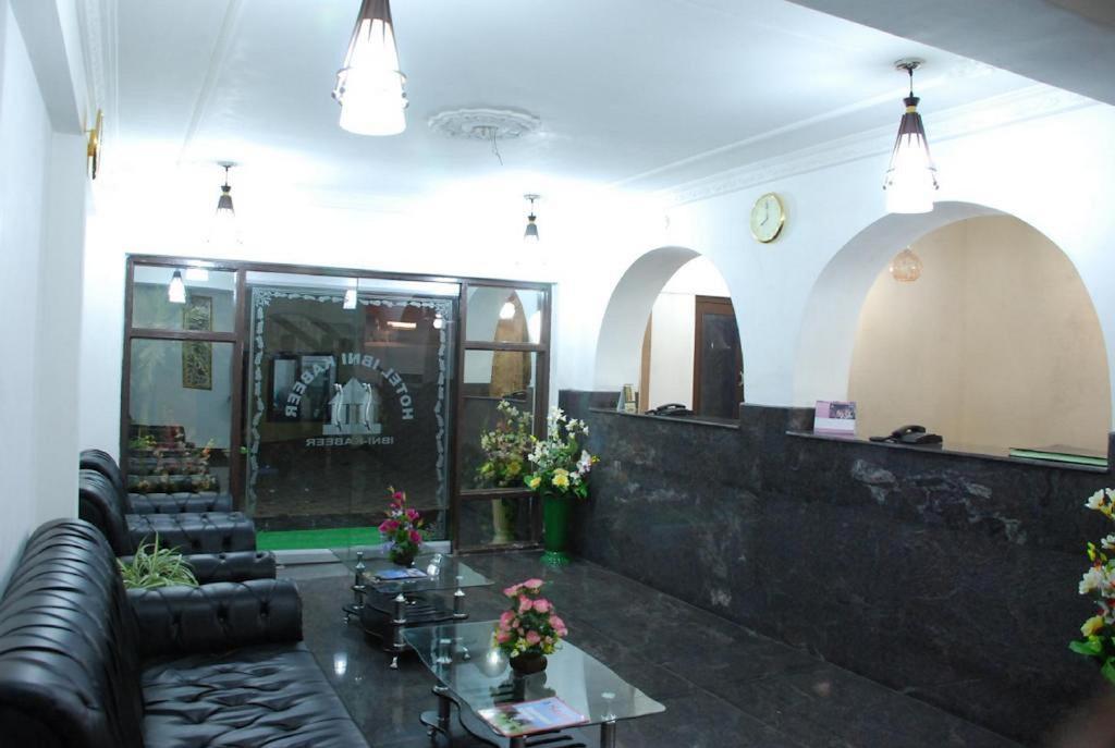 Hotel Ibni Kabeer Srīnagar Buitenkant foto