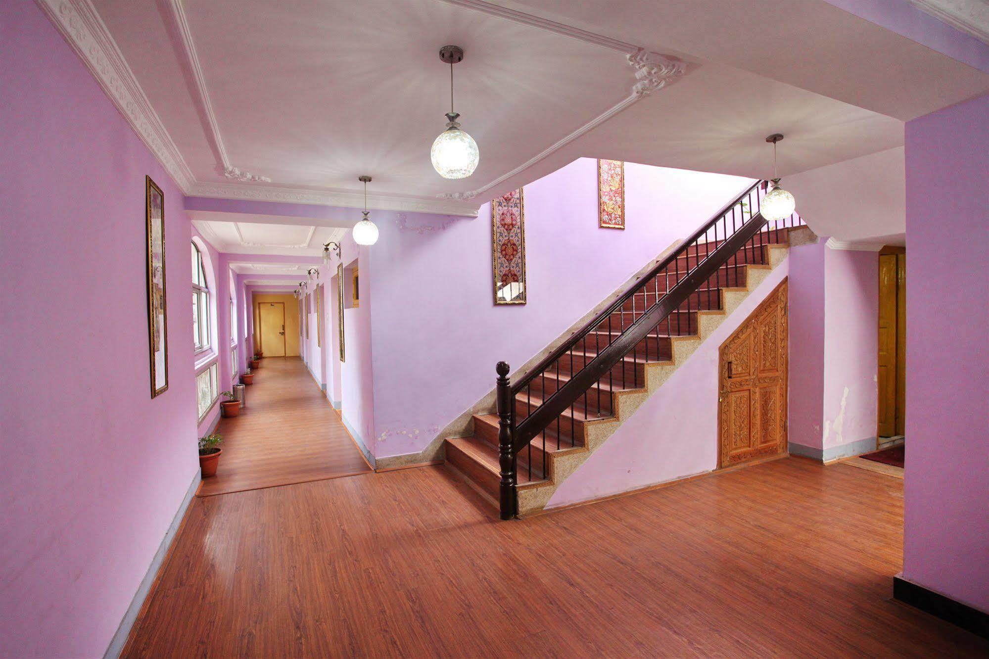 Hotel Ibni Kabeer Srīnagar Buitenkant foto
