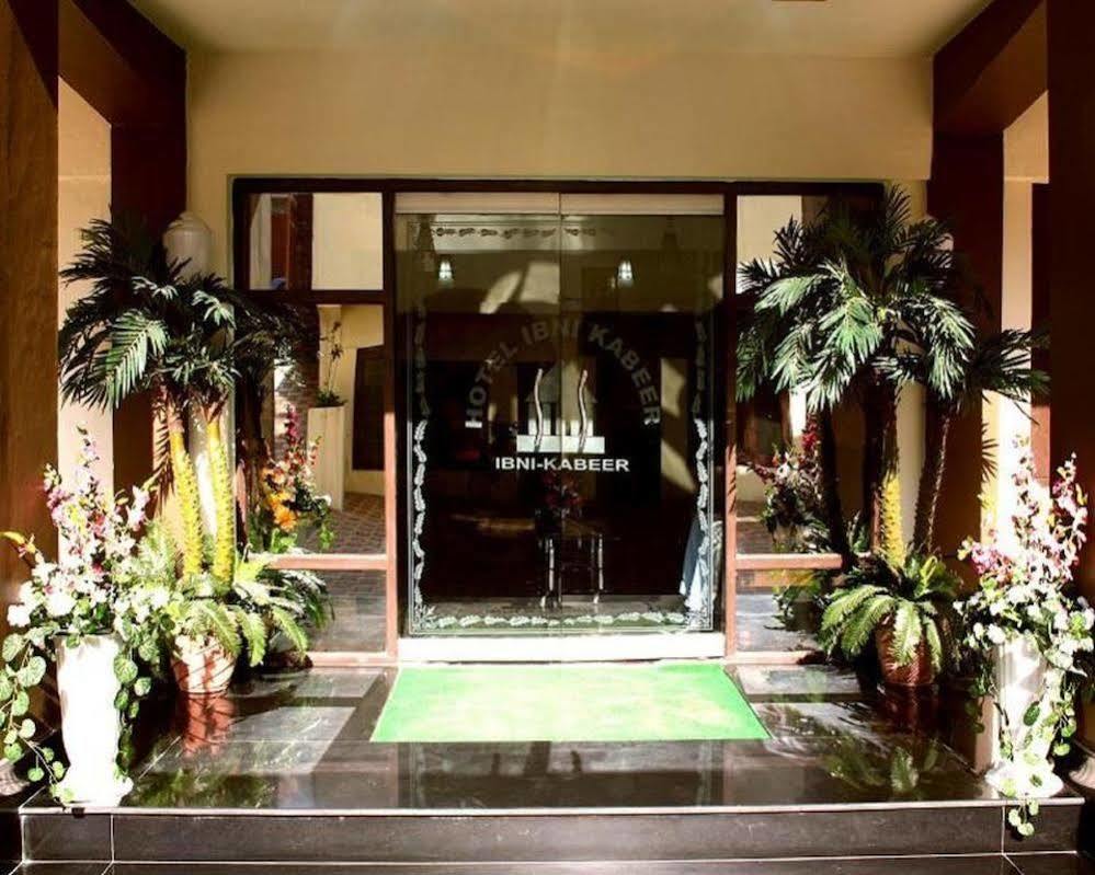 Hotel Ibni Kabeer Srīnagar Buitenkant foto